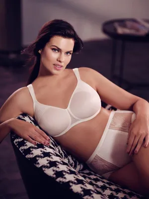 Lisca 20263 חזייה ללא חישוק עם ריפוד דק. מאוד נוחה עם כתפיות רחבות ותומכות. מעצבת היטב את החזה.